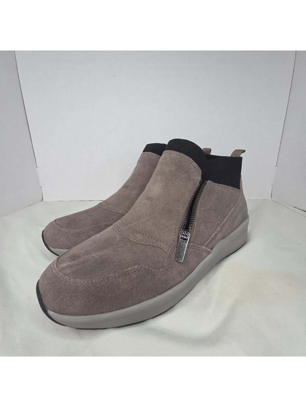 Easy Spirit Esinformer Women 9 M Dark Taupe Suede Leather Zip Ankle Boots NIB